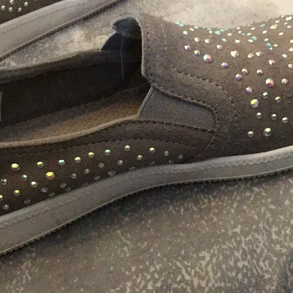 EUC SKECHERS AIR-COOLED MEMORY FOAM SNEAKERS SZ7 W/RHINESTONE ON OUTSIDE,TAUPE. - Picture 7 of 8